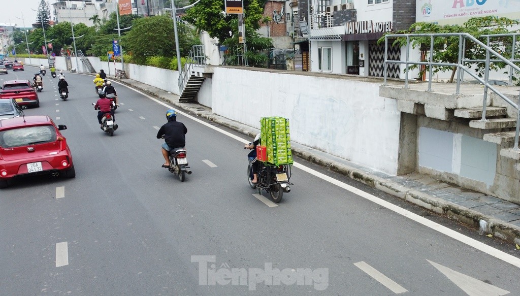 Giao thông trên đường Âu Cơ - Nghi Tàm ra sao sau khi được mở rộng 6 làn xe ảnh 4