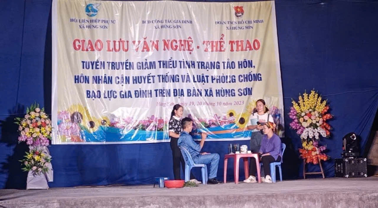 Cuộc thi giao lưu văn nghệ tuyên truyền về TH-HNCHT tại xã Hùng Sơn thu hút được nhiều người tham gia góp phần nâng cao hiểu biết pháp luật của Nhân dân