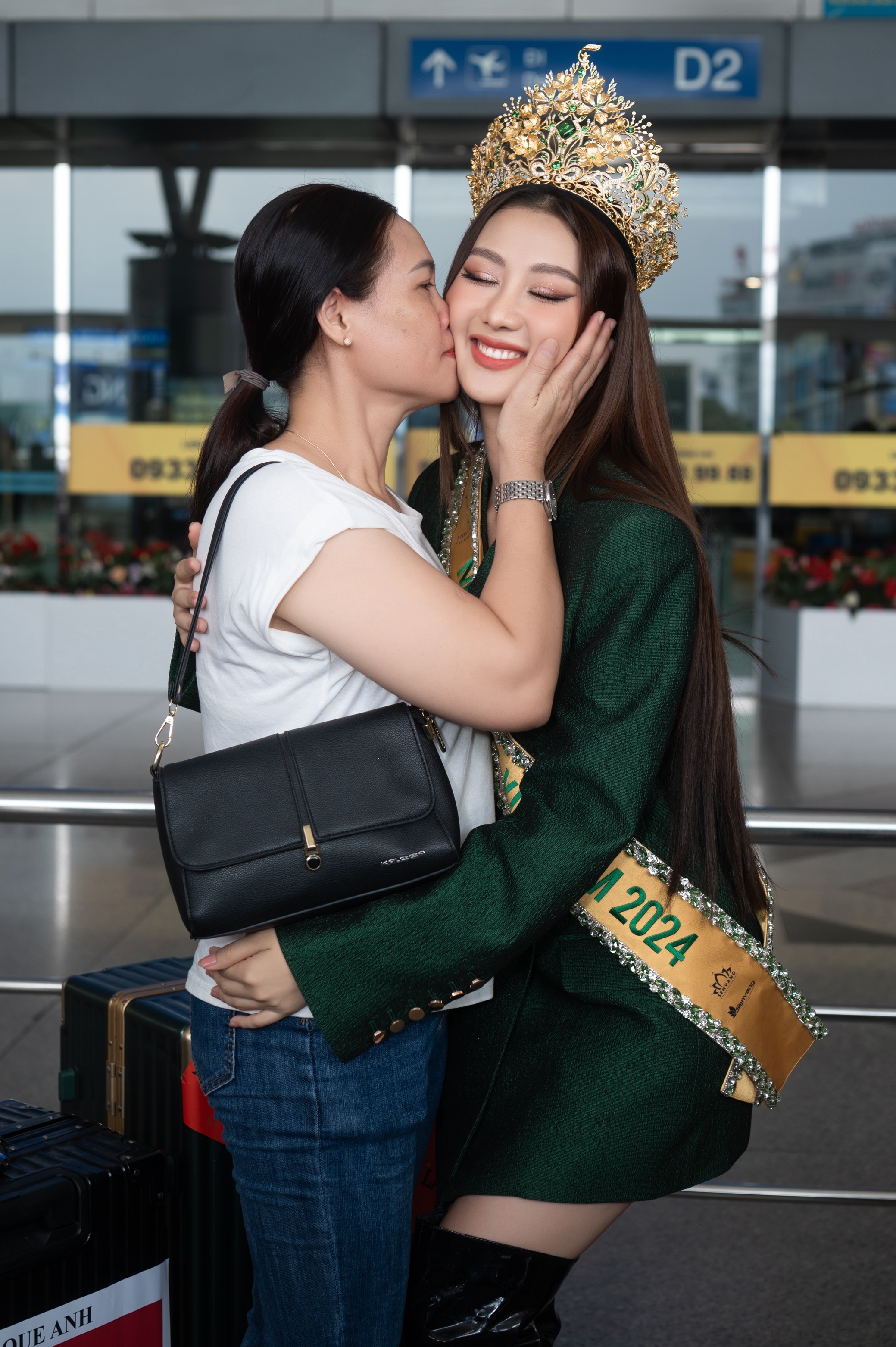 Hoa hậu Quế Anh đến Campuchia thi Miss Grand International 2024, nhận 