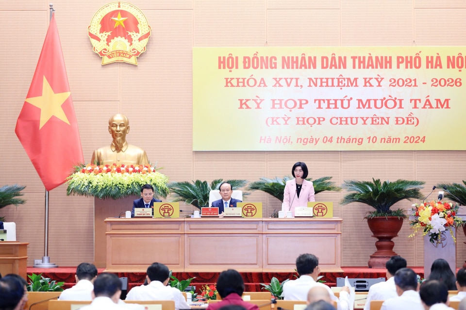 Phó Chủ tịch Thường trực HĐND TP Hà Nội Phùng Thị Hồng Hà phát biểu tại phiên làm việc