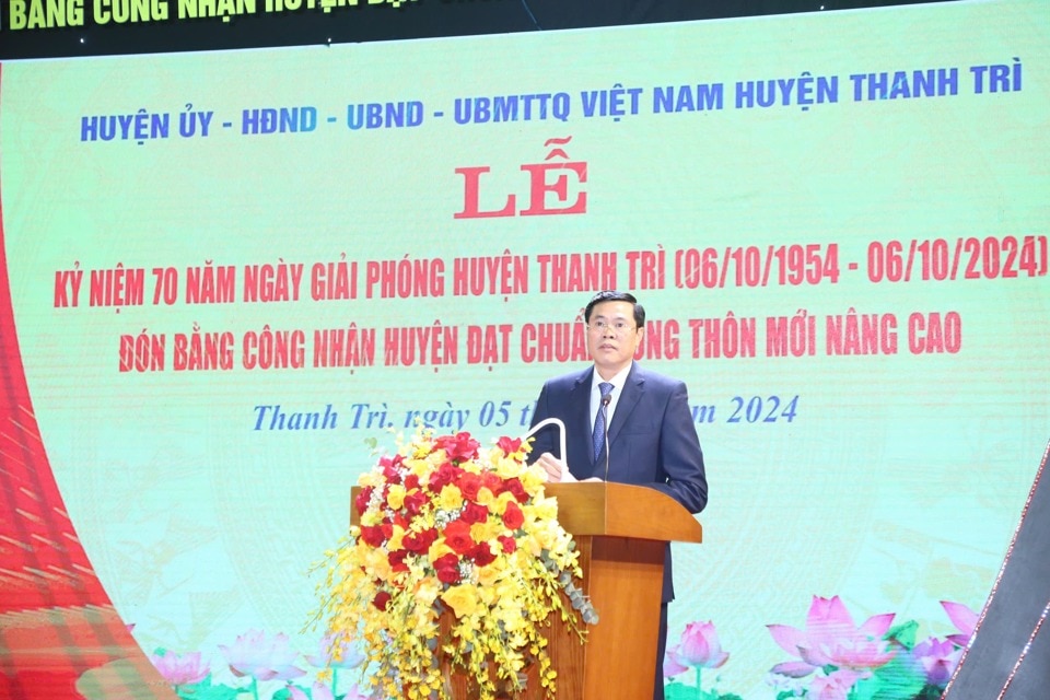 Chủ tịch UBND huyện Thanh Trì Nguyễn Xuân Phong trình bày diễn văn tại lễ kỷ niệm.