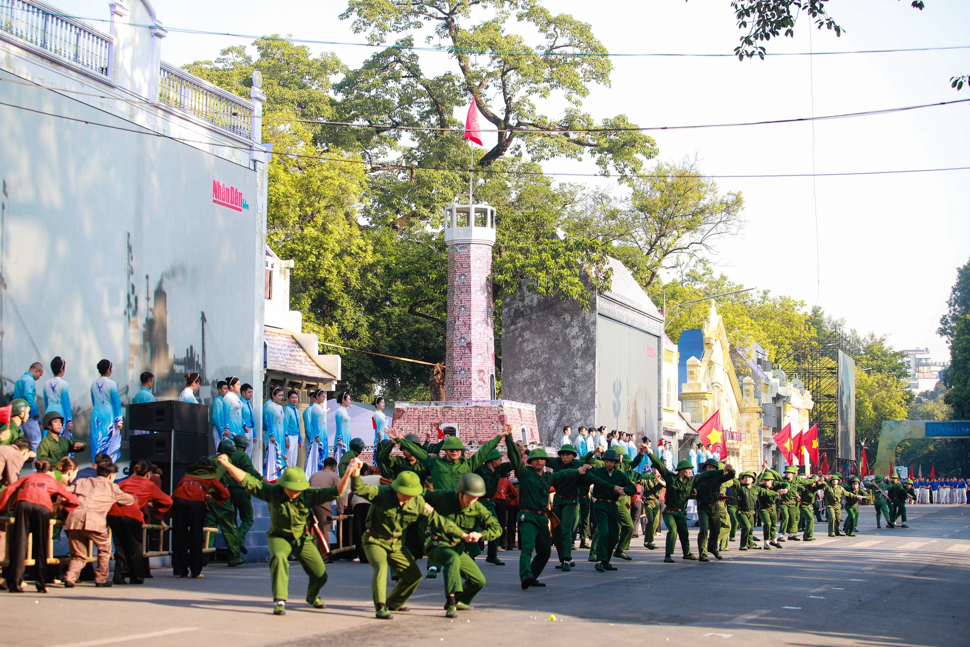 Hình ảnh đoàn quân tiến về Hà Nội năm 1954 được tái hiện tại hồ Gươm ảnh 3