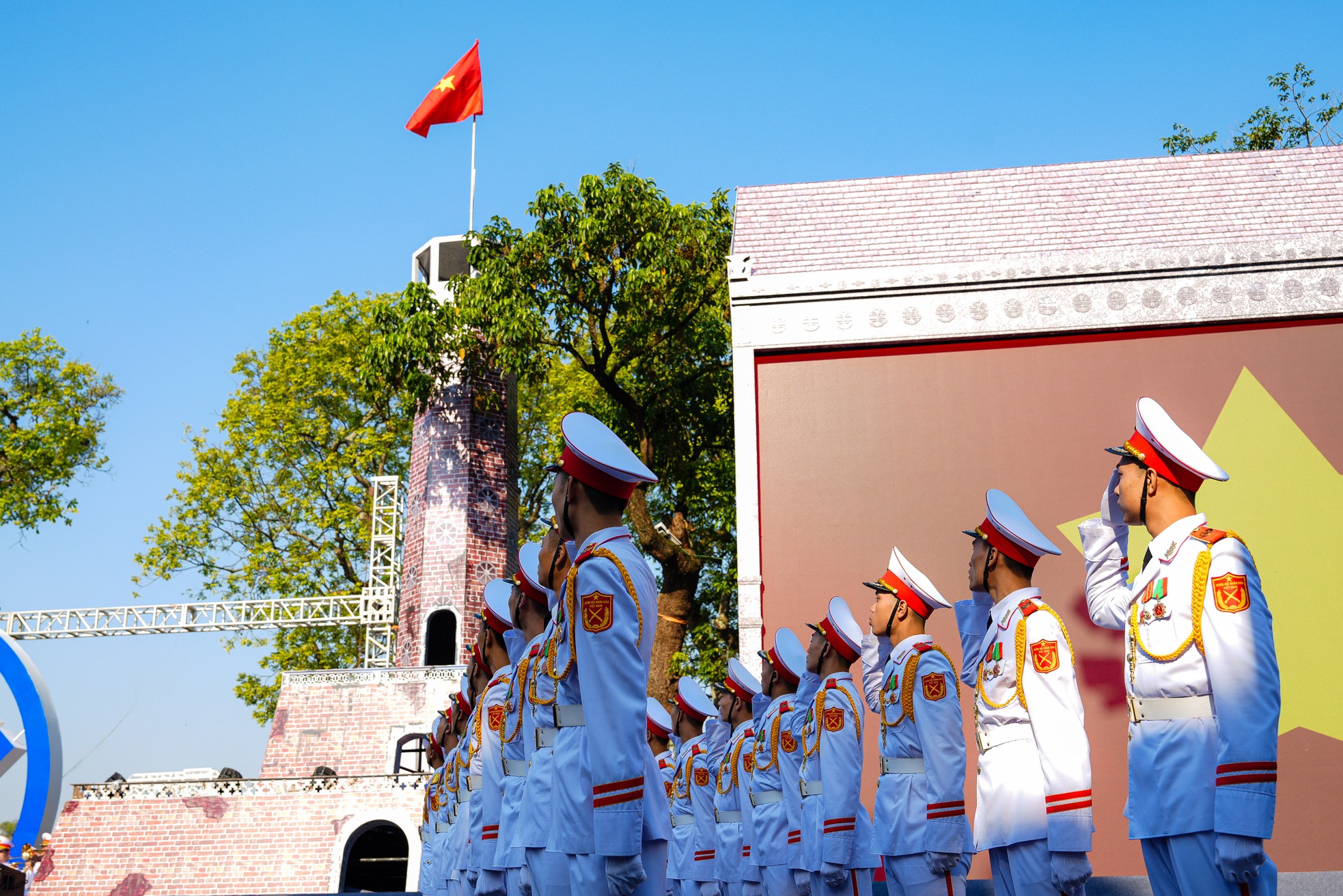 Hình ảnh đoàn quân tiến về Hà Nội năm 1954 được tái hiện tại hồ Gươm ảnh 13