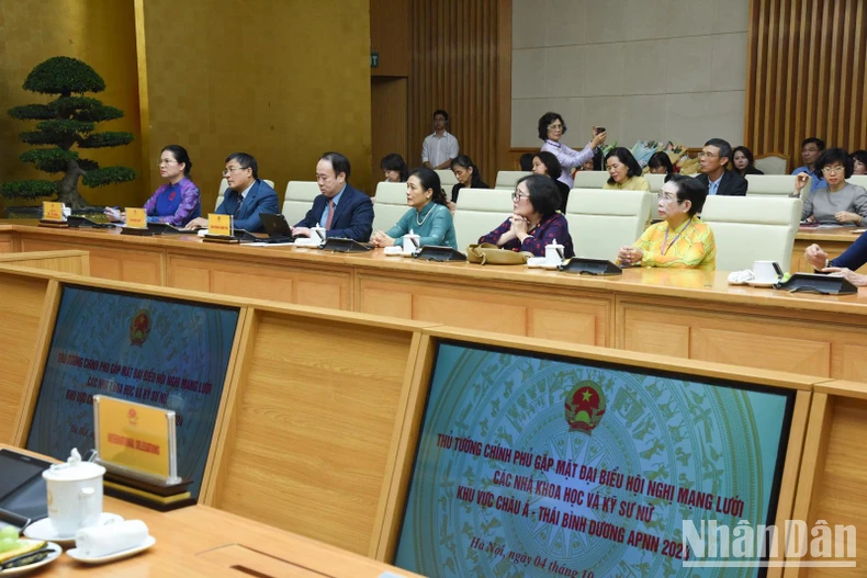 Thủ tướng Phạm Minh Chính gặp mặt các nhà khoa học và kỹ sư nữ khu vực châu Á-Thái Bình Dương ảnh 4