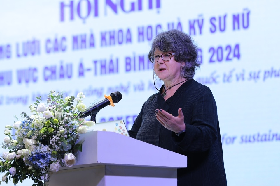 TS. Sarah Peers, Chủ tịch INWES, phát biểu tại phiên bế mạc Hội nghị INWES-APNN 2024. Ảnh: Hoàng Toàn