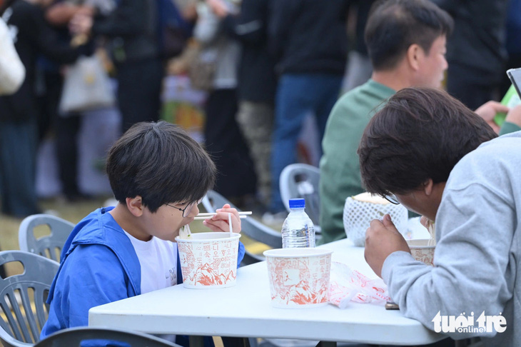 Khách đến Vietnam Phở Festival tại Seoul tăng vọt, các gian hàng gấp rút bổ sung nguyên liệu - Ảnh 5.