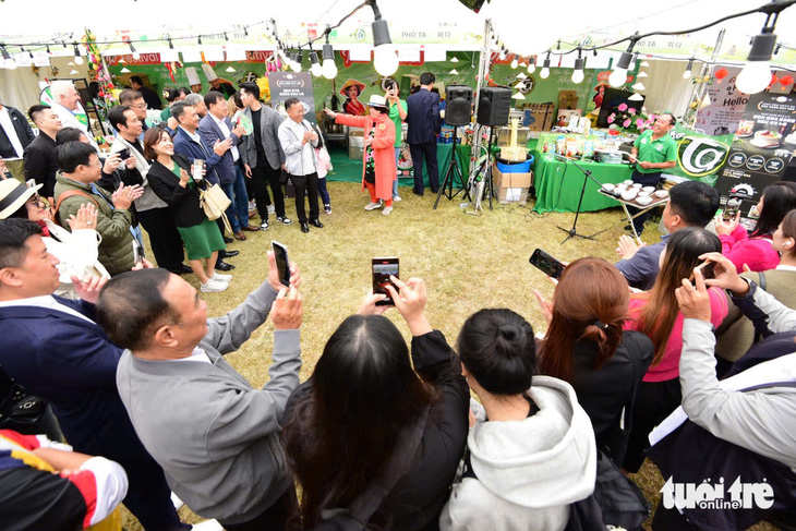 Khách đến Vietnam Phở Festival tại Seoul tăng vọt, các gian hàng gấp rút bổ sung nguyên liệu - Ảnh 14.