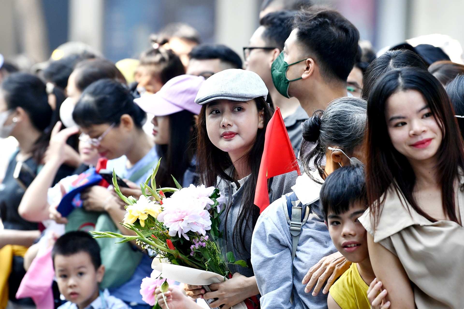 Miền Bắc nắng hanh kéo dài, Trung và Nam Bộ xuất hiện mưa lớn cục bộ