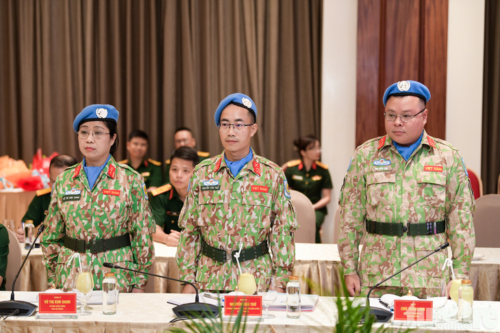 Trao quyết định của Chủ tịch nước cho ba sĩ quan đi làm nhiệm vụ gìn giữ hòa bình - Ảnh 4.