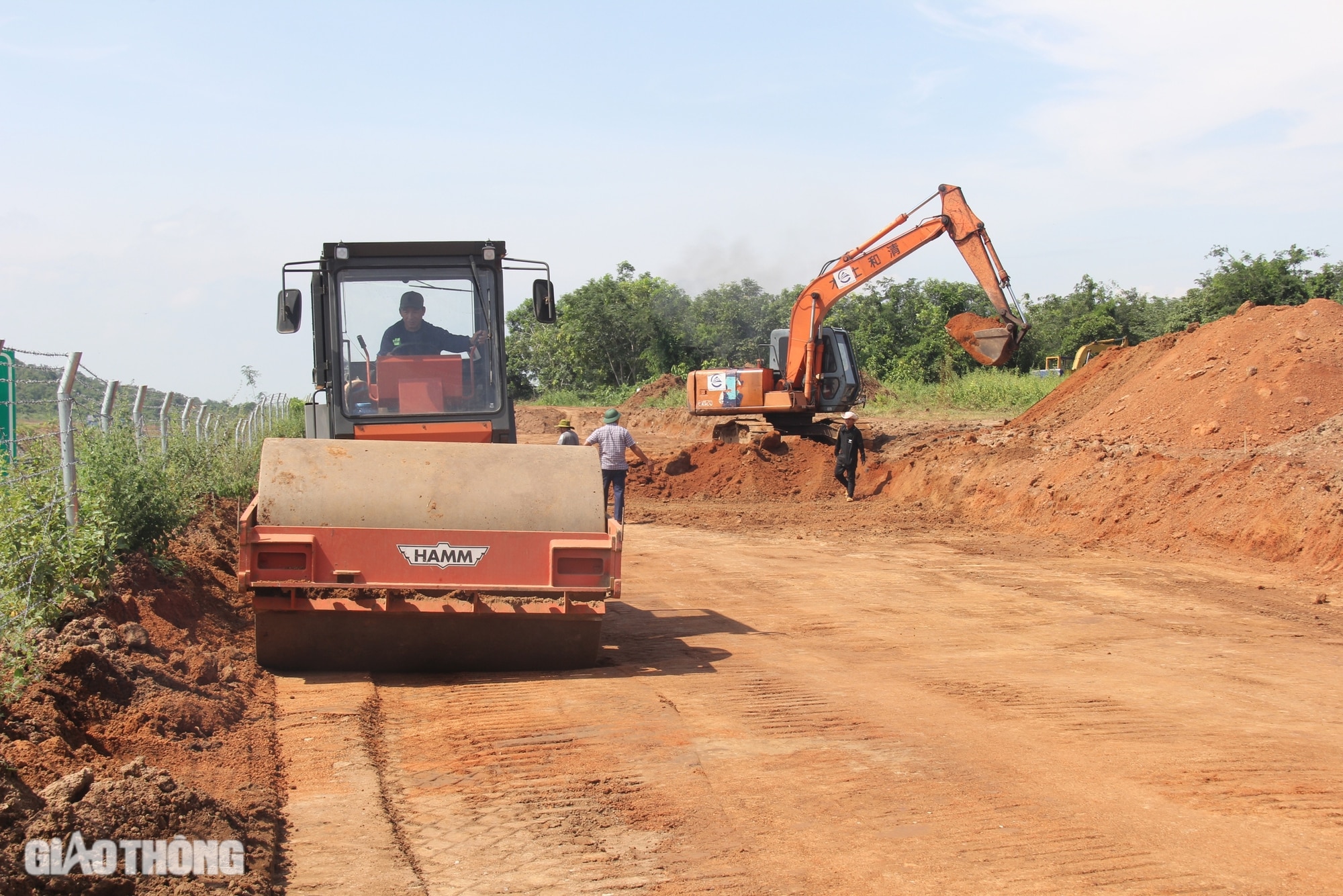 Hoàn thành đường gom dân sinh cao tốc Vĩnh Hảo - Phan Thiết trong năm nay- Ảnh 2.