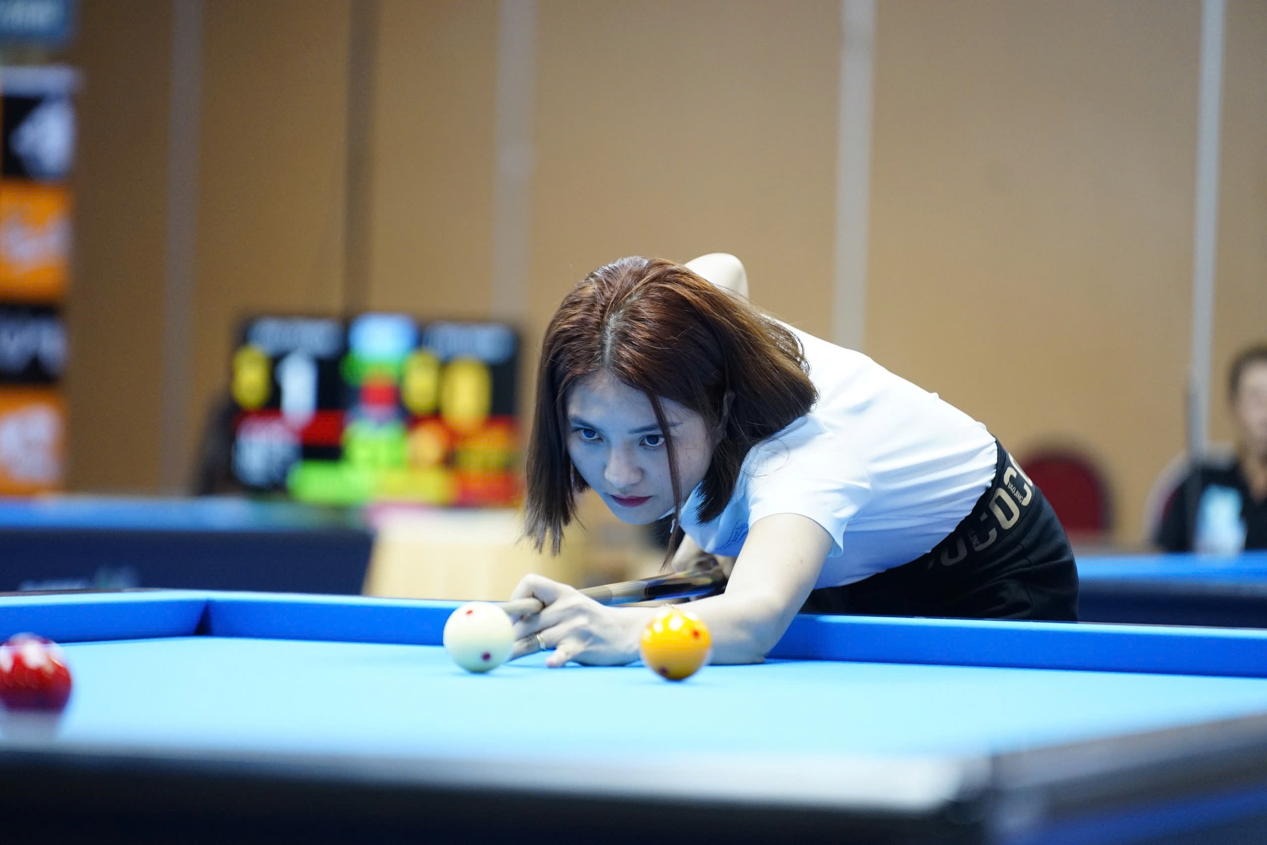 Billiards 3 băng: Nữ cơ thủ 20 tuổi gây ấn tượng mạnh- Ảnh 3.