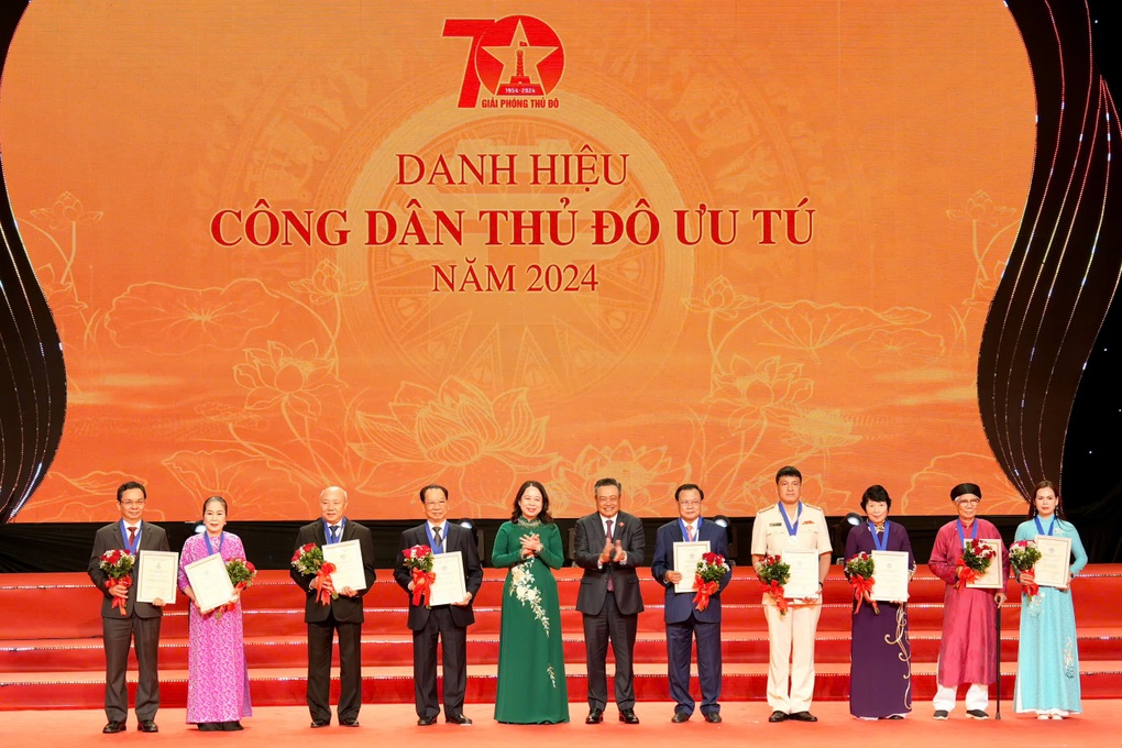 Hà Nội vinh danh 10 Công dân Thủ đô ưu tú - 2