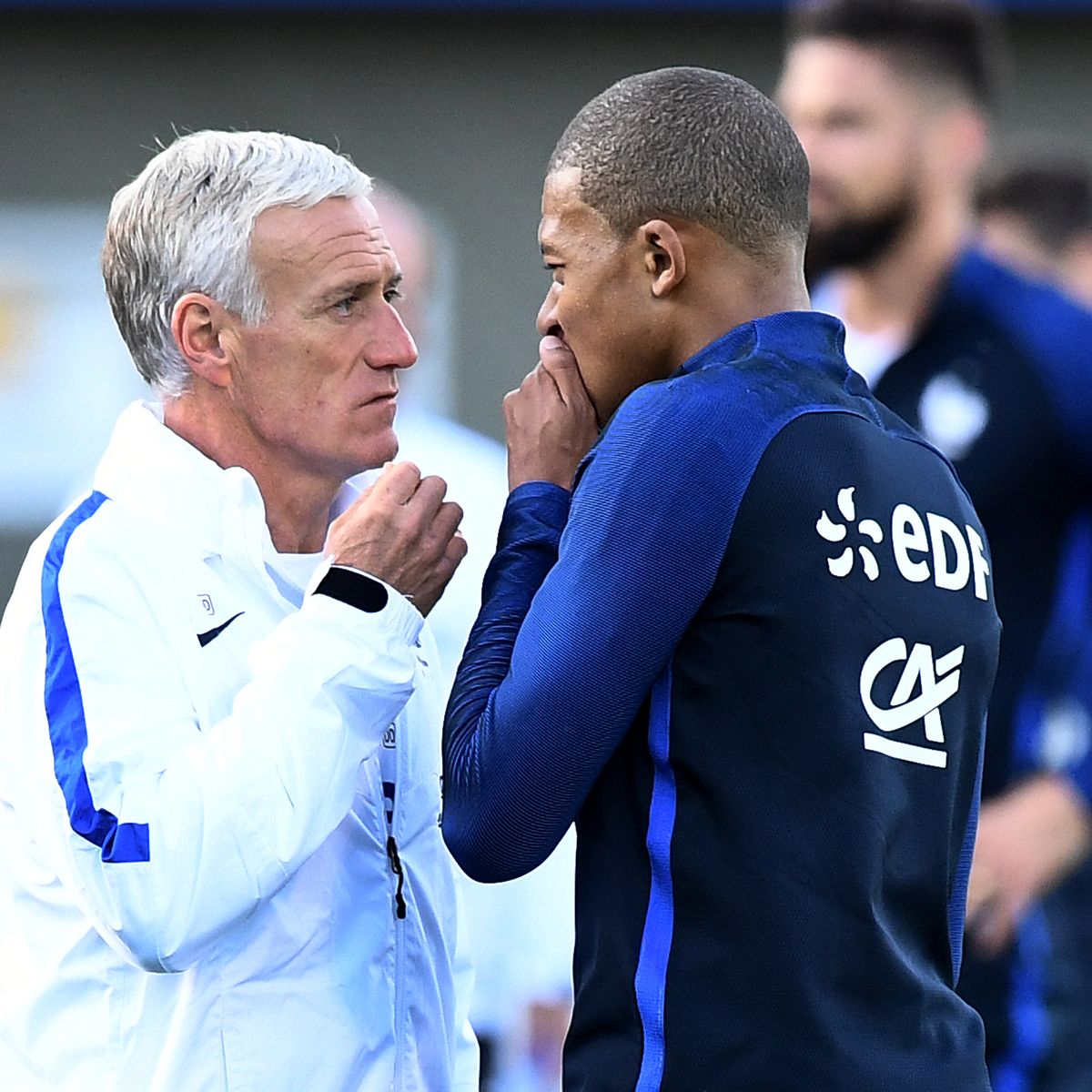 Mbappe đã làm gì mà HLV Deschamps phải lên tiếng giải thích?- Ảnh 2.