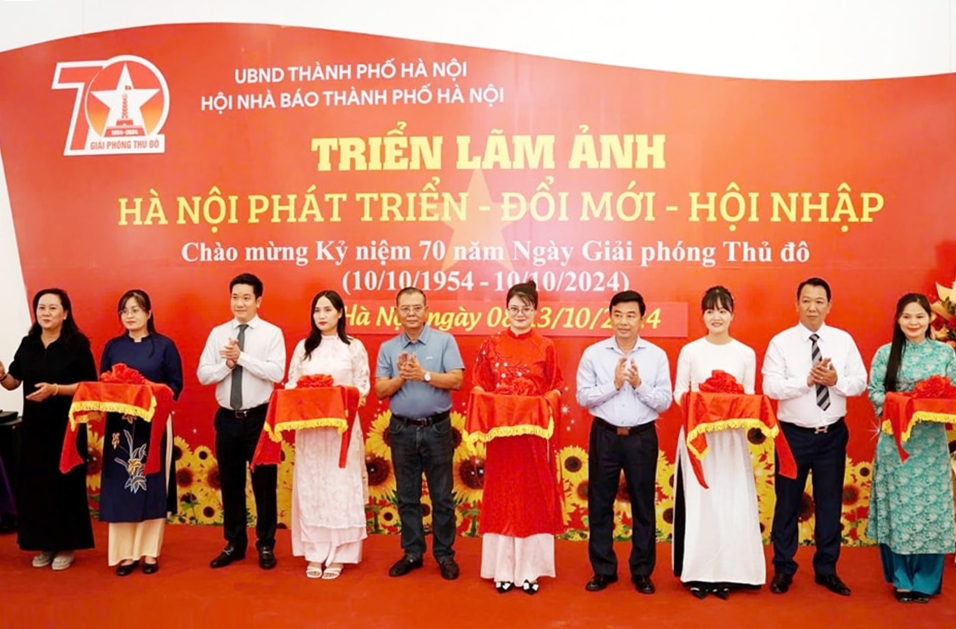 hoi nha bao tp ha noi to chuc trien lam ha noi phat trien  doi moi  hoi nhap hinh 2