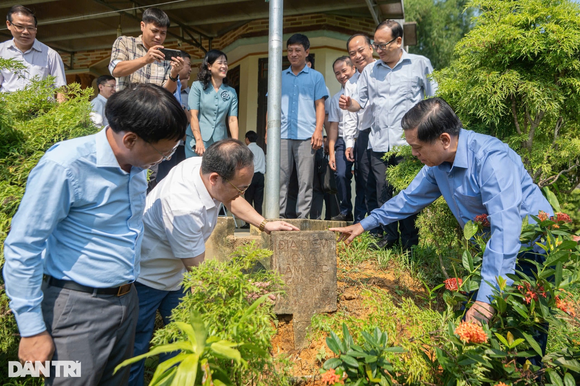 Thân nhân liệt sĩ mất nhà do bão rưng rưng khi sẽ có nhà mới đón Tết - 2