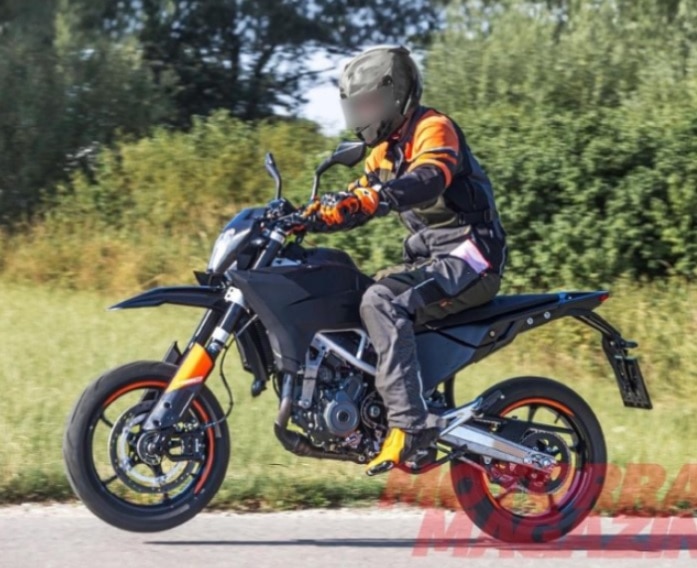 ktm 390 smc r 2025 sieu pham supermoto moi lo dien voi nhieu cai tien hinh 2