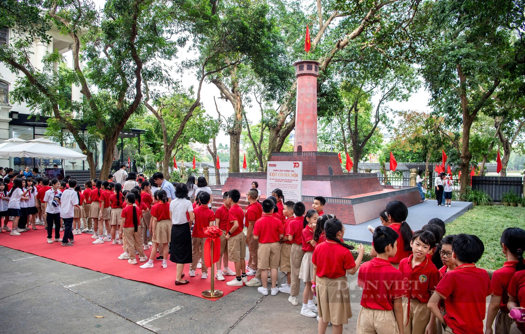 Lãnh đạo Hà Nội trải nghiệm tương tác Cột cờ Hà Nội- Ảnh 9.