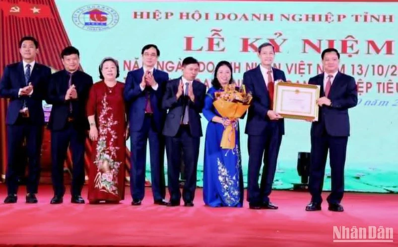 Thái Bình: Tiền thuế doanh nghiệp đóng góp chiếm hơn 62% tổng thu ngân sách nội địa ảnh 4