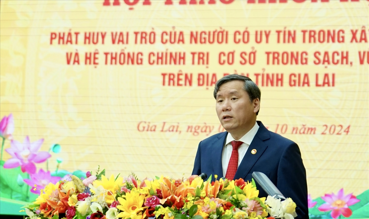 GS.TS Lê Văn Lợi, Phó Giám đốc Học viện Chính trị quốc gia Hồ Chí Minh phát biểu tại Hội thảo