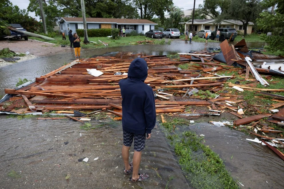 Nhà cửa đổ nát tại bang Florida sau khi bão Milton tràn vào. Ảnh: WASHINGTON POST