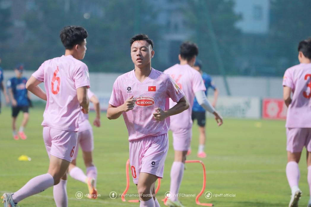 Văn Toàn tiết lộ bất ngờ: 'HLV Kim Sang-sik không nói nhiều về chuyên môn, bởi...'- Ảnh 3.