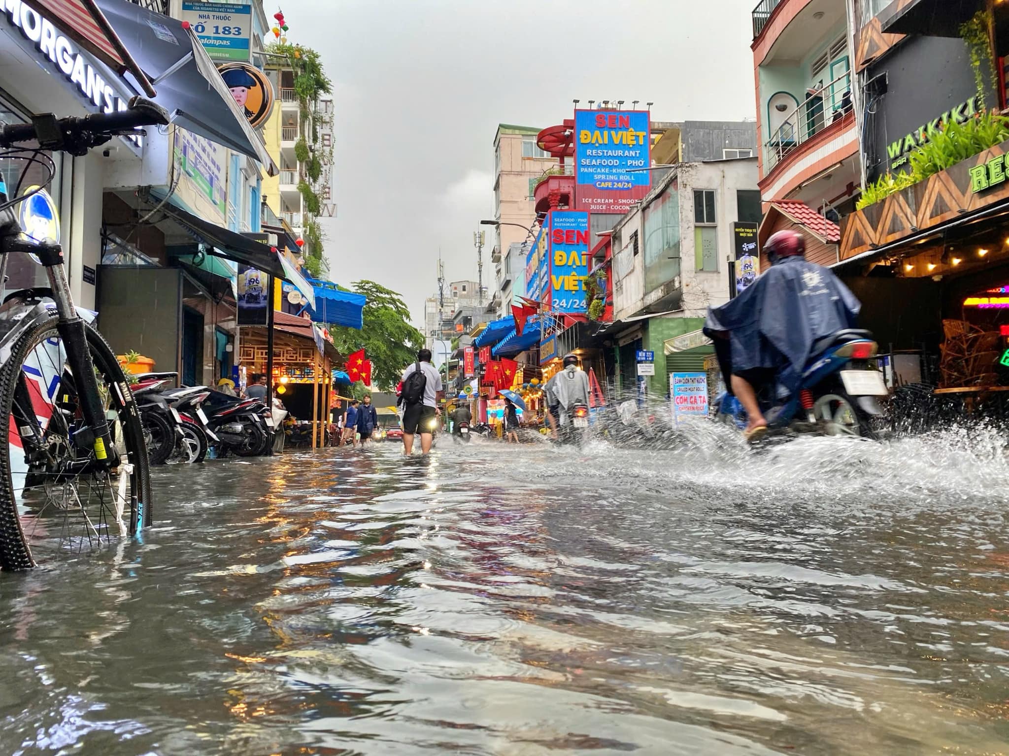 Sở Xây dựng TP.HCM lý giải ngập là do mưa lớn- Ảnh 3.