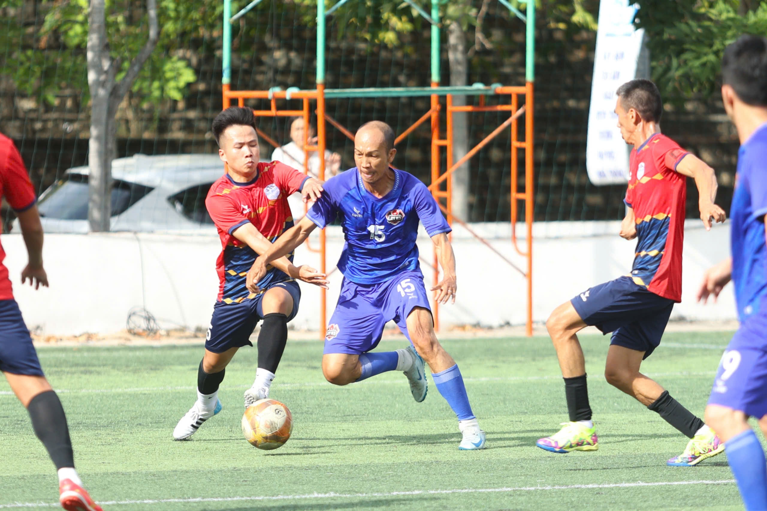 CLB Hoàng Sa - Trường Sa vô địch giải bóng đá thiện nguyện Báo Thanh Niên- Ảnh 4.