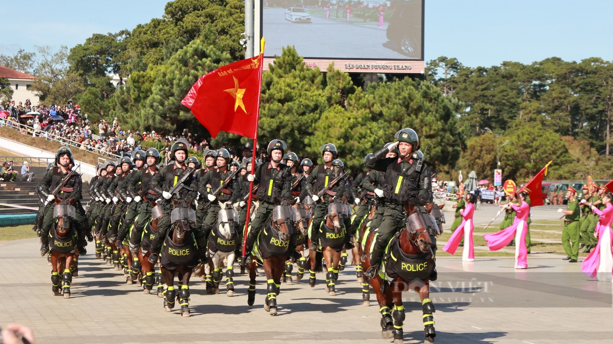 Mãn nhãn màn biểu diễn võ thuật của các chiến sĩ công an tại Đại hội khỏe 