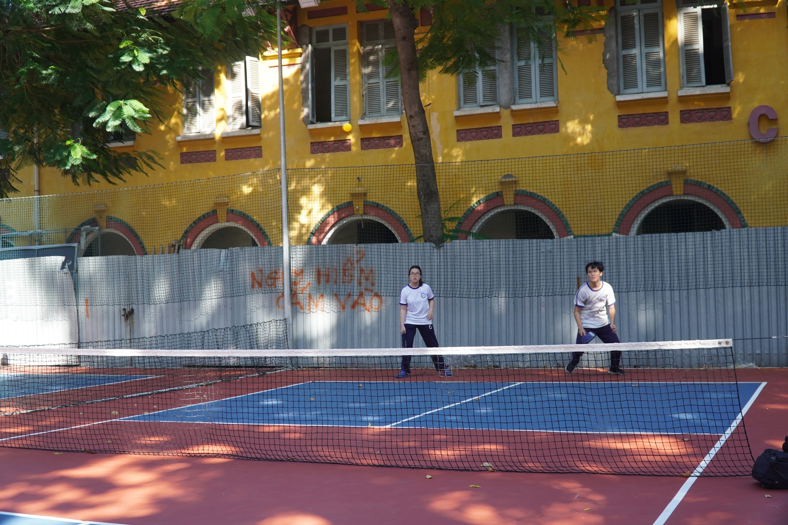 Học sinh TP HCM thích thú với môn thể thao hot trend pickleball- Ảnh 10.