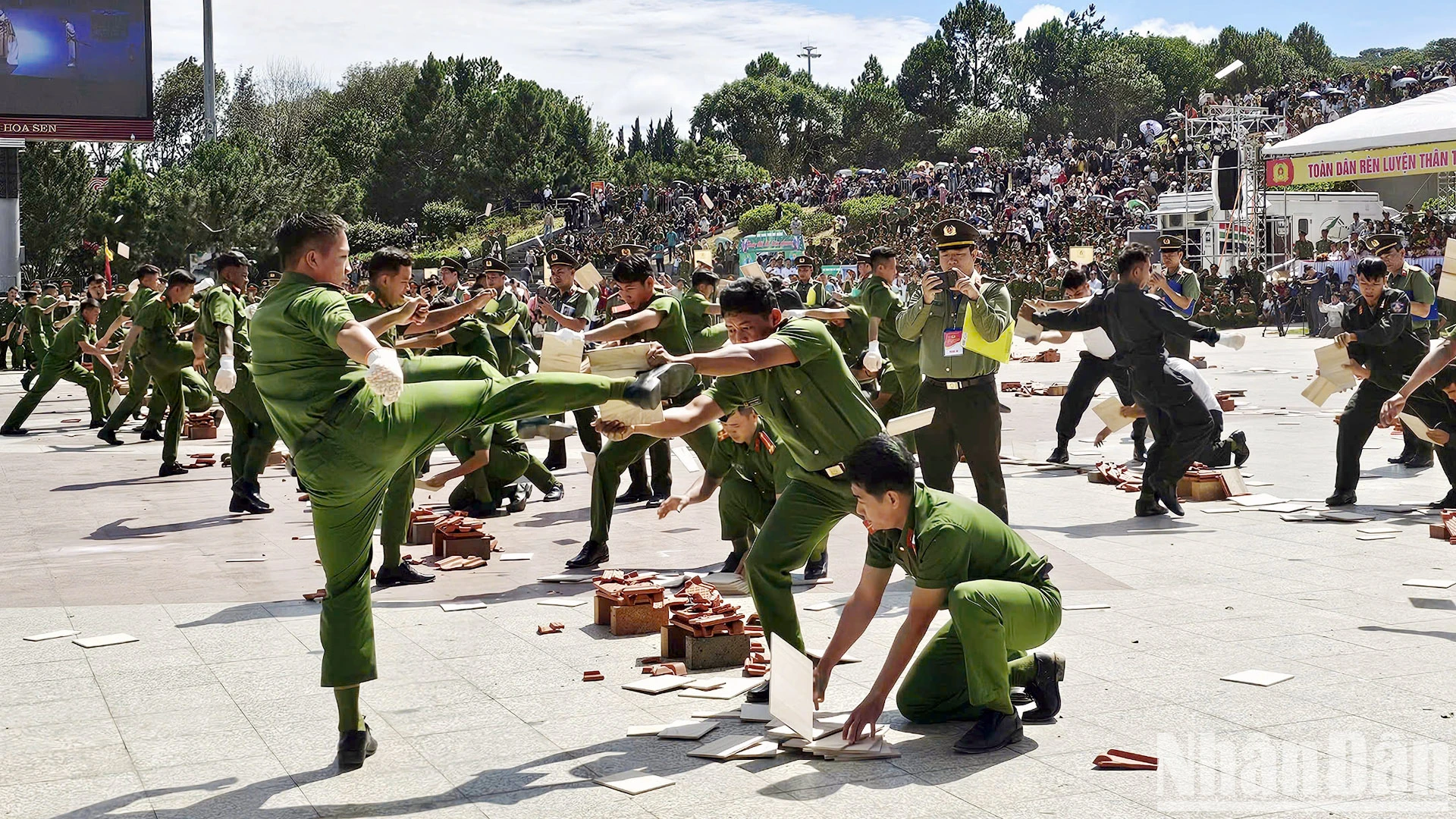 [Ảnh] Mãn nhãn màn trình diễn võ thuật, kỵ binh, mô-tô tại hội thi ngành công an ảnh 21