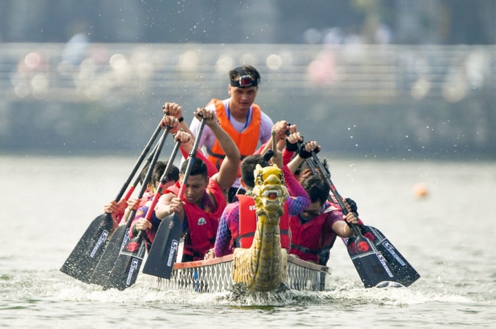 Hồ Tây rộn ràng cùng giải Bơi chải thuyền rồng Hà Nội mở rộng 2024 - 4