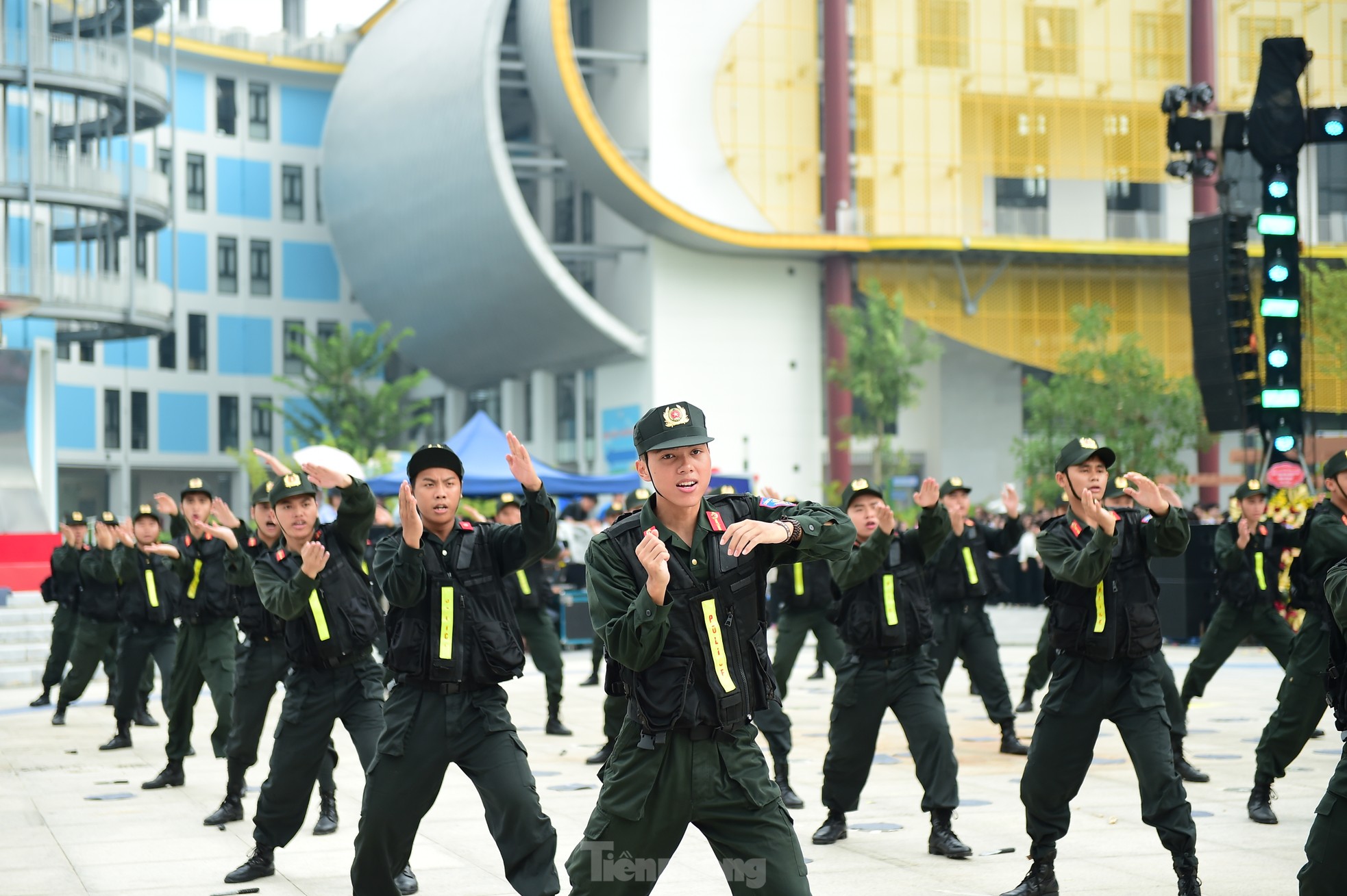 Mãn nhãn màn diễu hành biểu dương lực lượng thanh niên Thủ đô ảnh 13