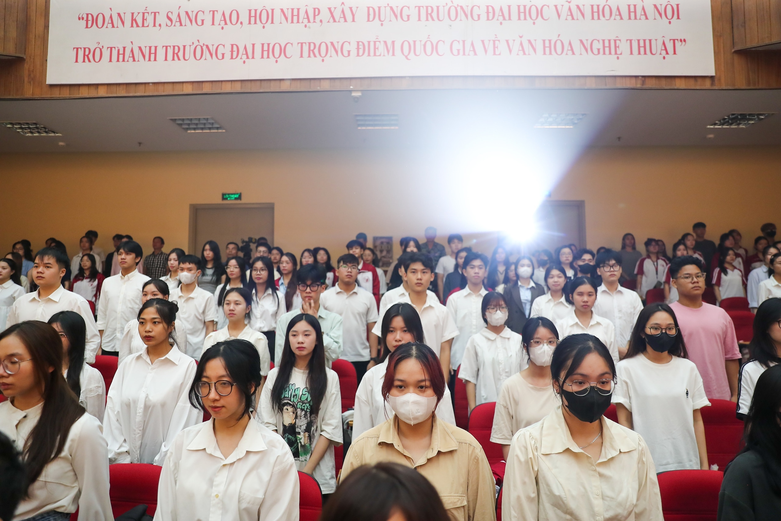 Hơn hai ngàn tân sinh viên trường Đại học Văn hóa Hà Nội đón khai giảng - Ảnh 6.