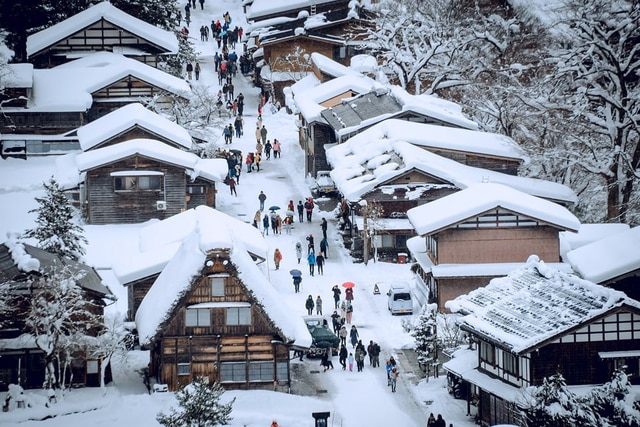 Ngẩn ngơ ngắm mùa đông cổ tích ở Shirakawa-go, Nhật Bản- Ảnh 2.