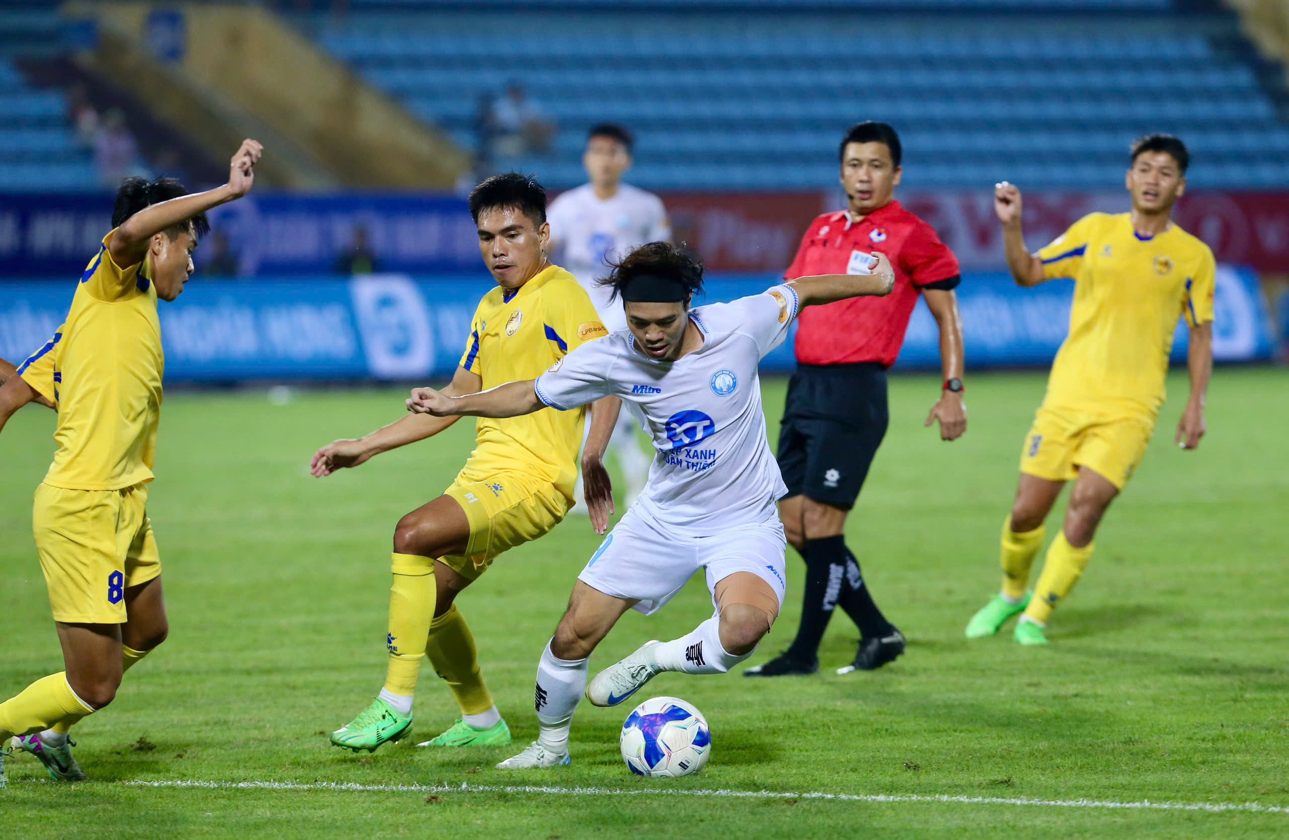 Lịch thi đấu V-League mới nhất: Văn Quyết quyết đưa CLB Hà Nội lên đỉnh- Ảnh 3.