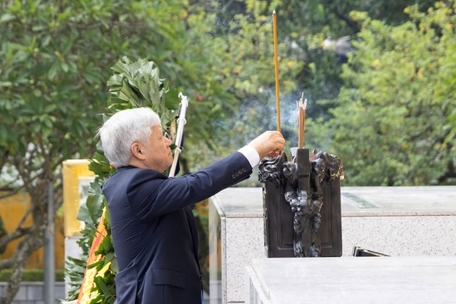 Đại biểu dự Đại hội Mặt trận Tổ quốc vào Lăng viếng Chủ tịch Hồ Chí Minh- Ảnh 6.