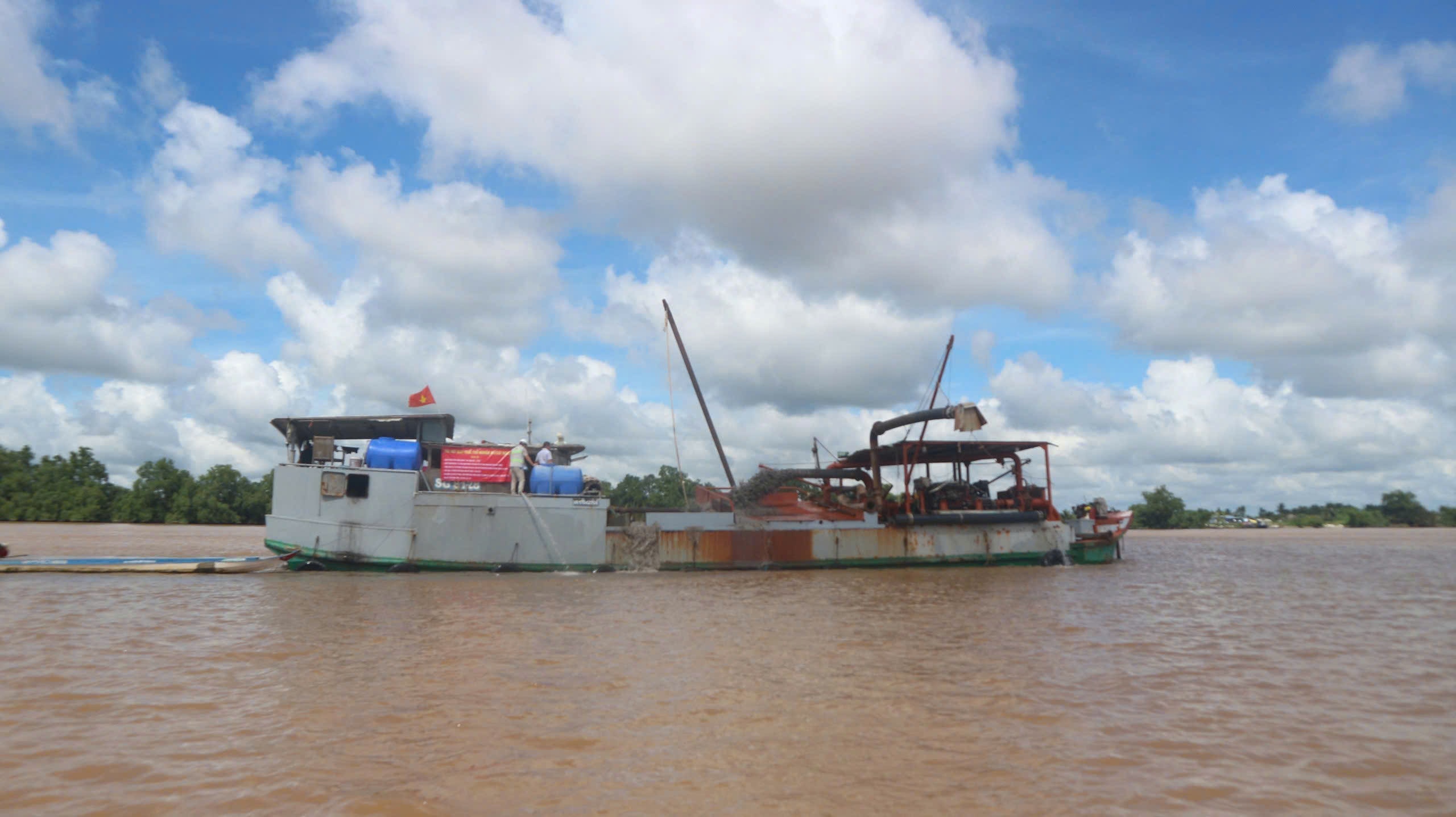 Bộ trưởng Lê Minh Hoan đề xuất Thủ tướng Chính phủ cho khảo sát tất cả mỏ cát sông vùng ĐBSCL - Ảnh 2.