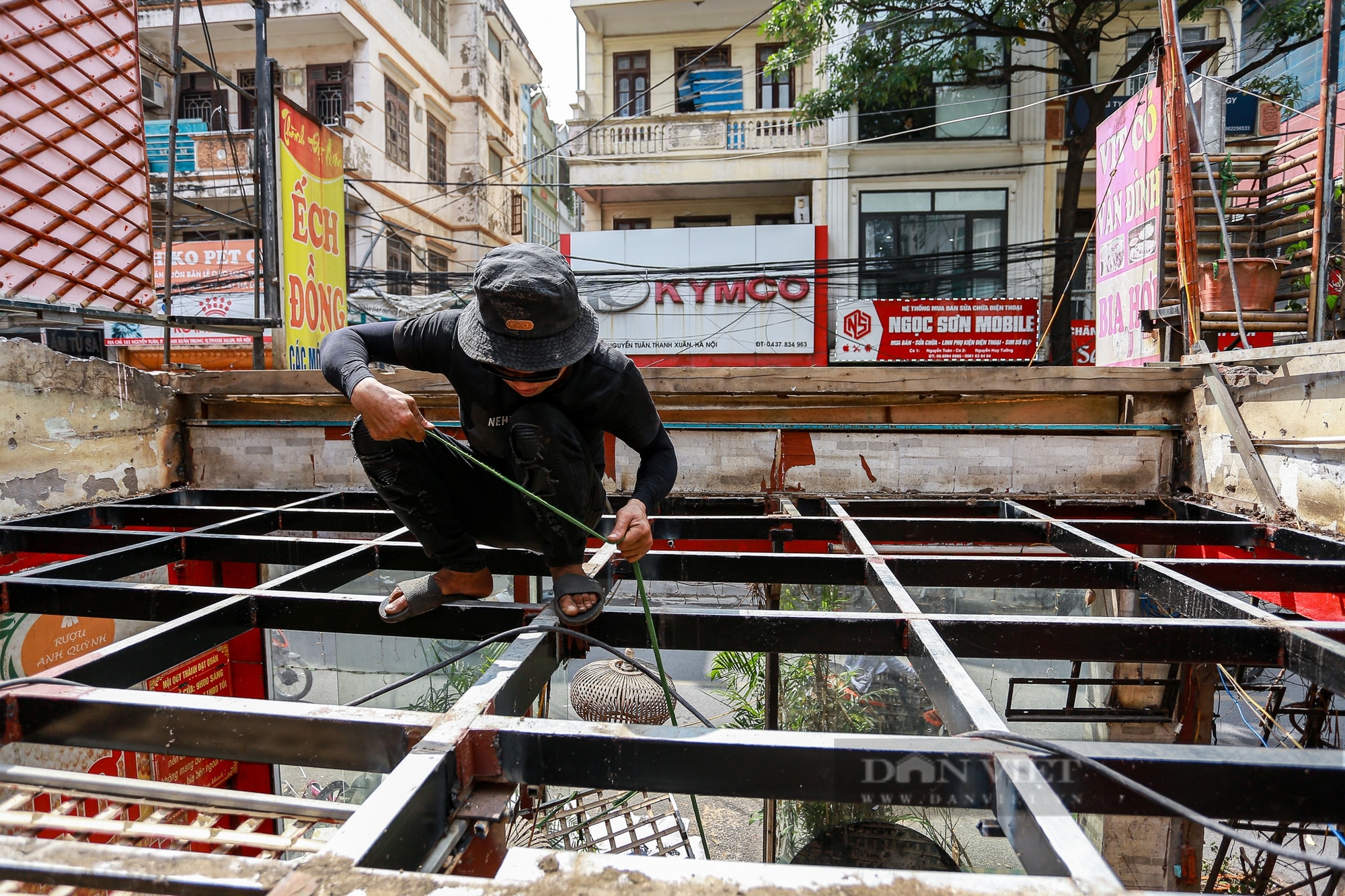 Người dân xuyên trưa tháo dỡ công trình, giao đất mở rộng đường Nguyễn Tuân, Hà Nội- Ảnh 8.