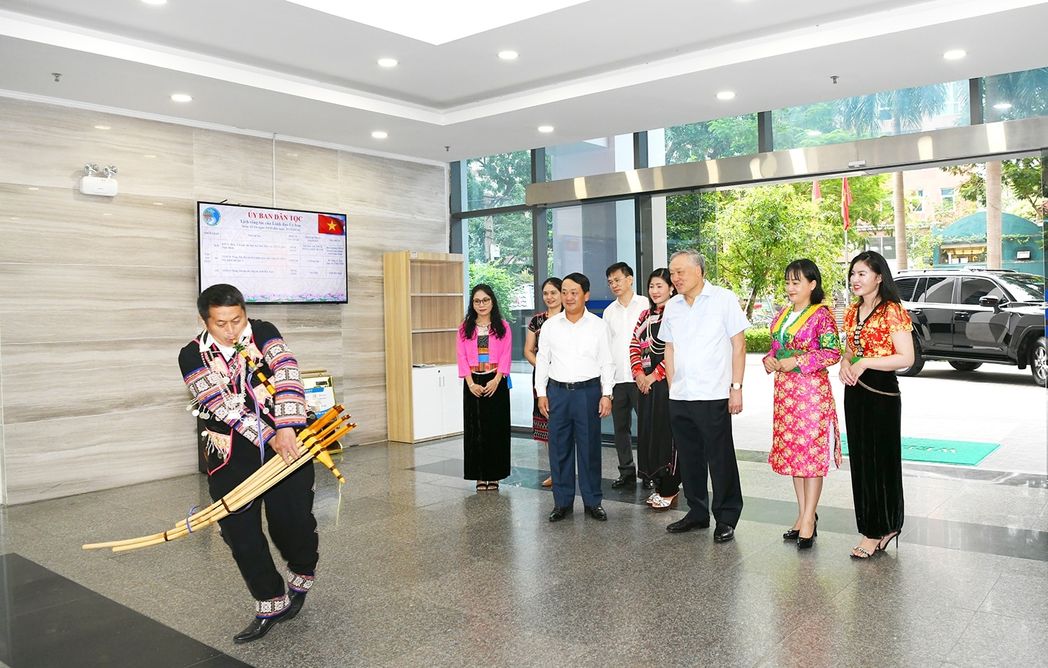 "Sẽ dành sự quan tâm đến công tác dân tộc, thực hiện chính sách dân tộc" 4