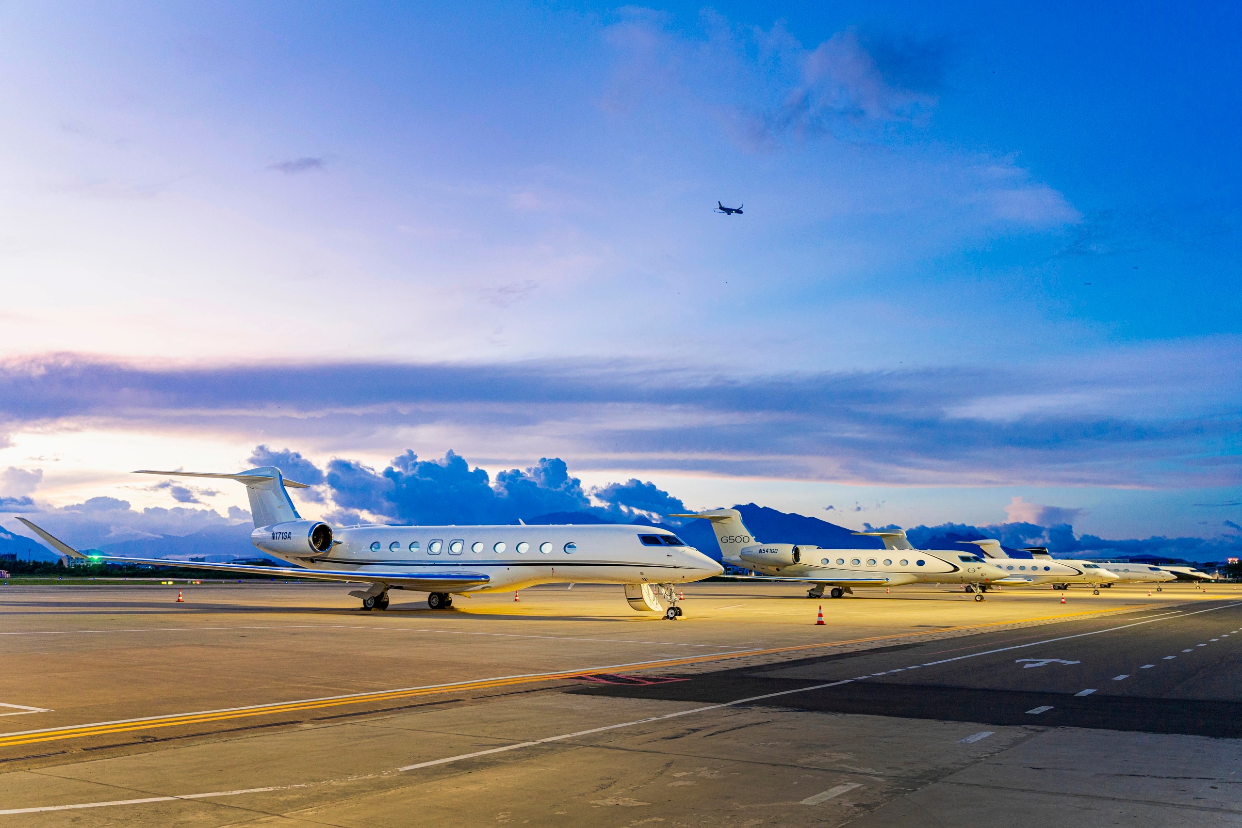 Loạt tàu bay siêu sang Gulfstream đổ bộ sân bay Đà Nẵng - Ảnh 17.