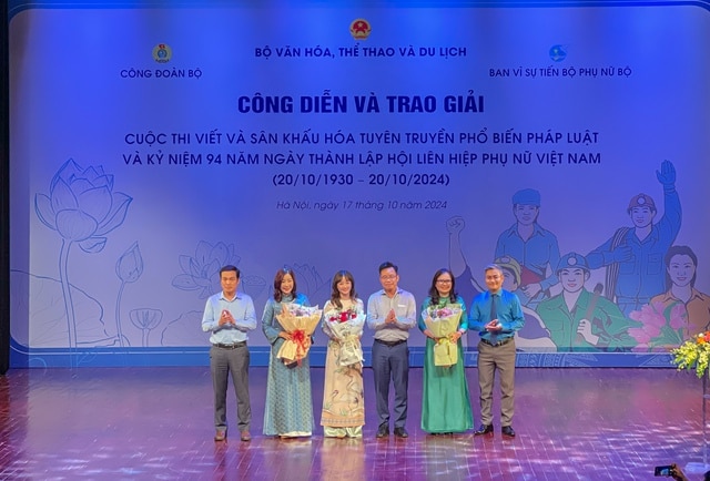 Tôn vinh những đóng góp của phụ nữ ngành Văn hóa, Thể thao và Du lịch - Ảnh 3.