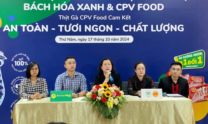 Bà Nguyễn Thị Hương Ngọc, Giám đốc ngành hàng thực phẩm tươi sống - Bách Hóa Xanh chia sẻ thông tin. (Ảnh: Đại Việt)