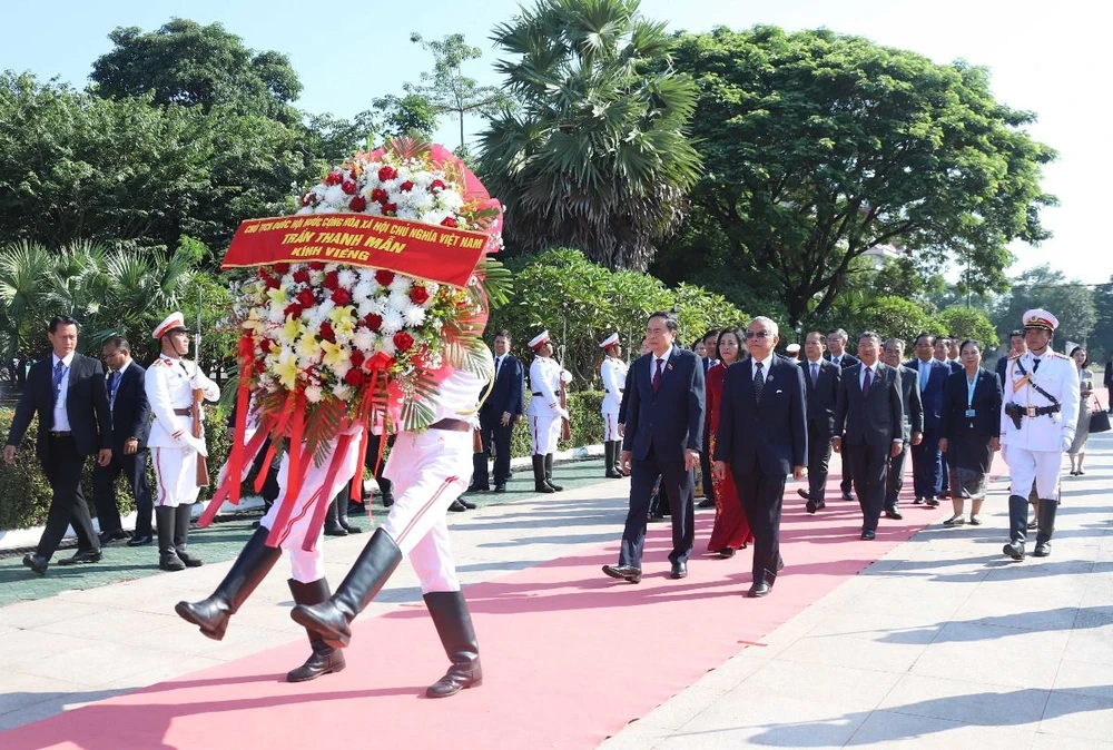 chu tich quoc hoi tran thanh man_lao 3.jpg