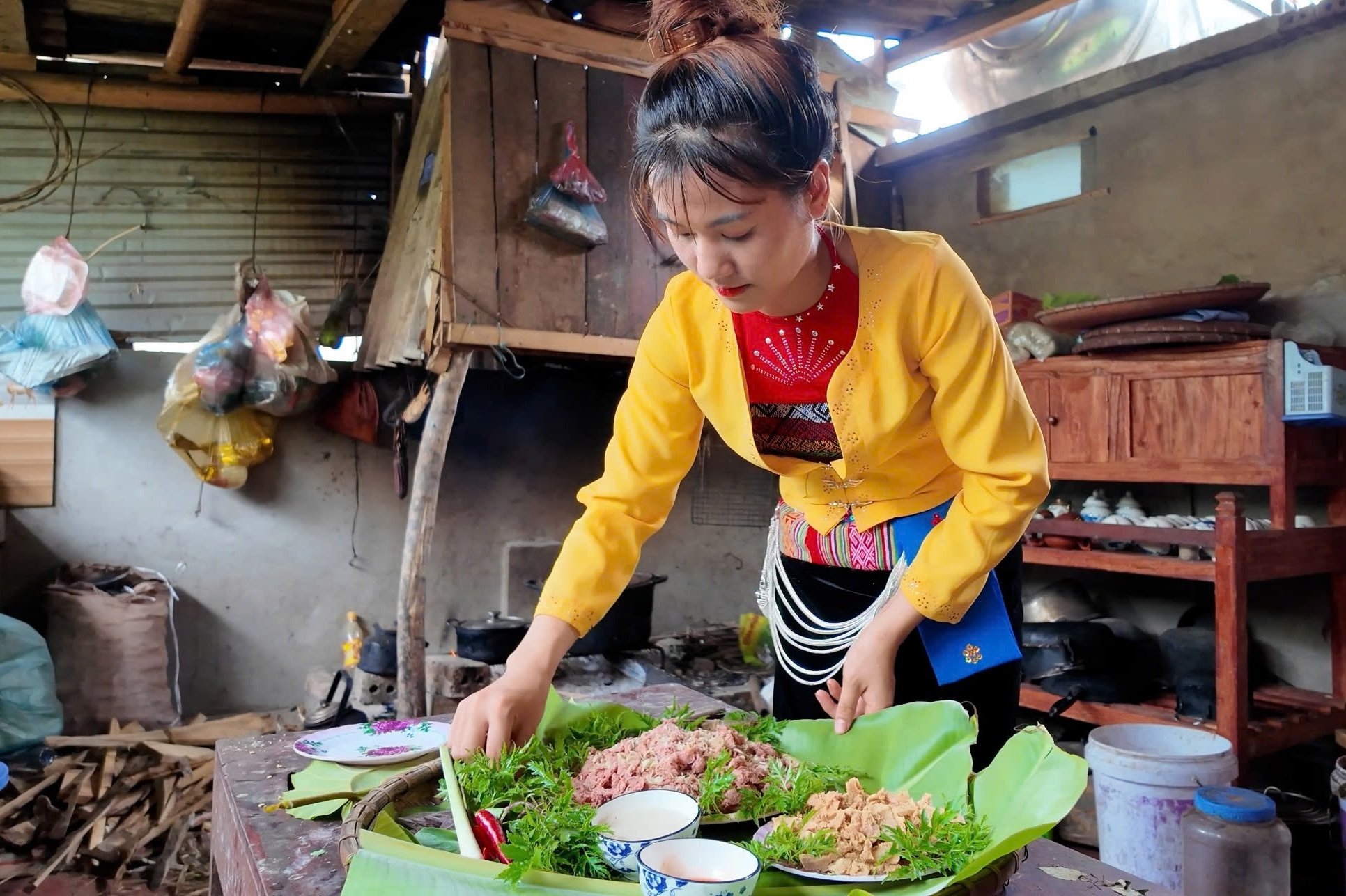 Loại củ rừng to bự này khử tanh cực tốt, ở Phú Thọ dân đào về làm món ngon  - Ảnh 2.