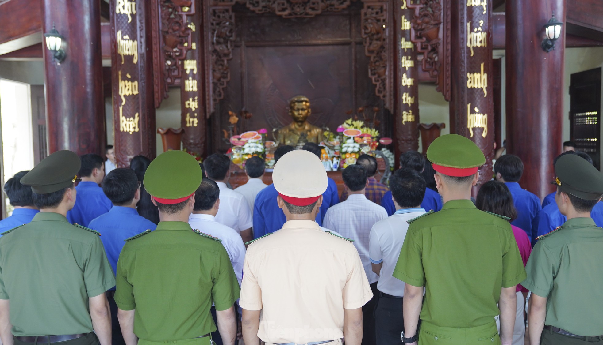 Anh Bùi Quang Huy dâng hương tại 'địa chỉ đỏ' ở Hà Tĩnh và thăm thân nhân anh Lý Tự Trọng ảnh 6