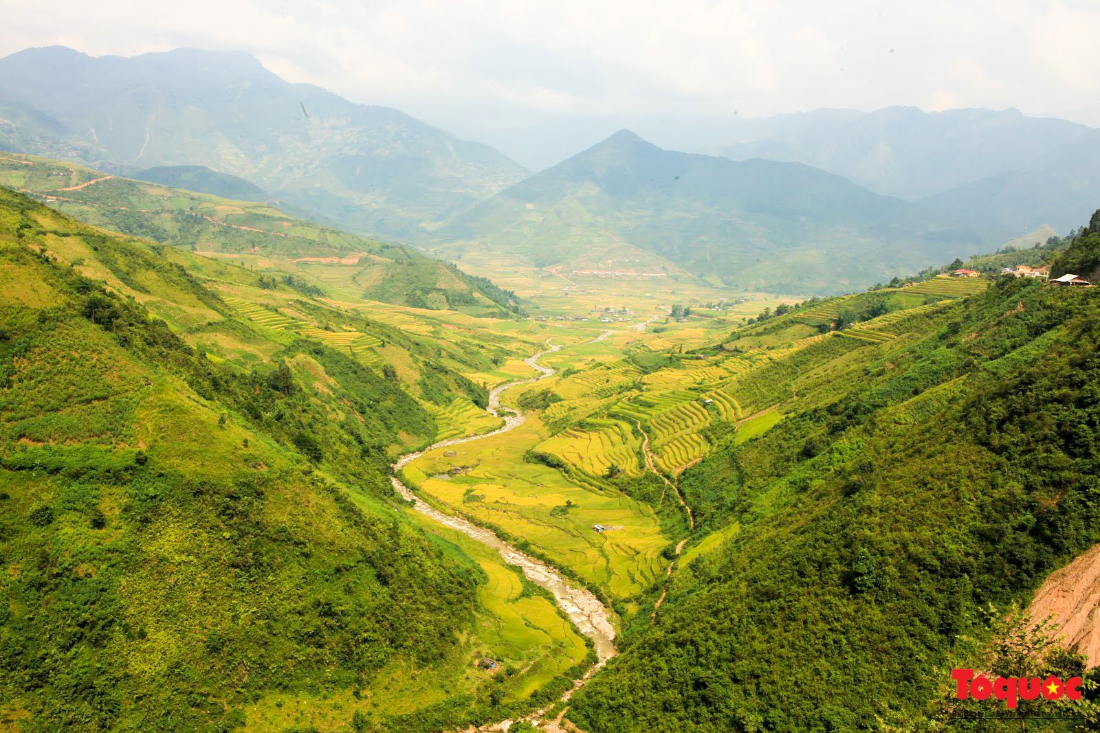 Mùa vàng rực rỡ trên những thửa ruộng bậc thang ở Mù Cang Chải - Ảnh 17.