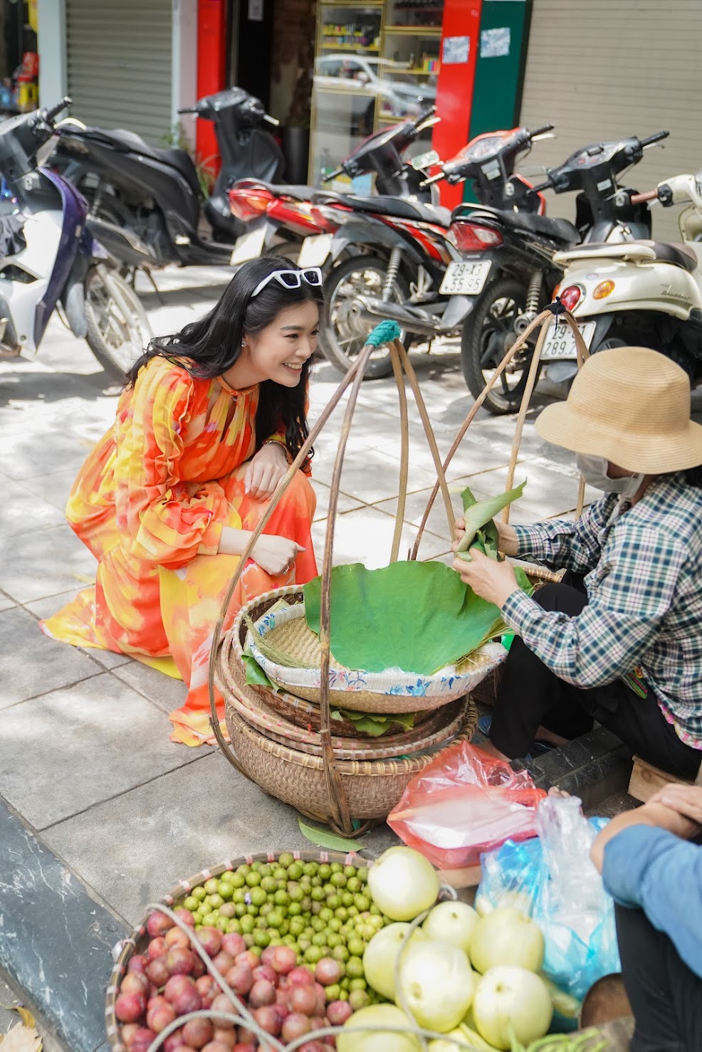 Hoa hậu Indonesia - Top 6 Miss World 2021 - hào hứng khám phá ẩm thực Hà Nội - Ảnh 2.