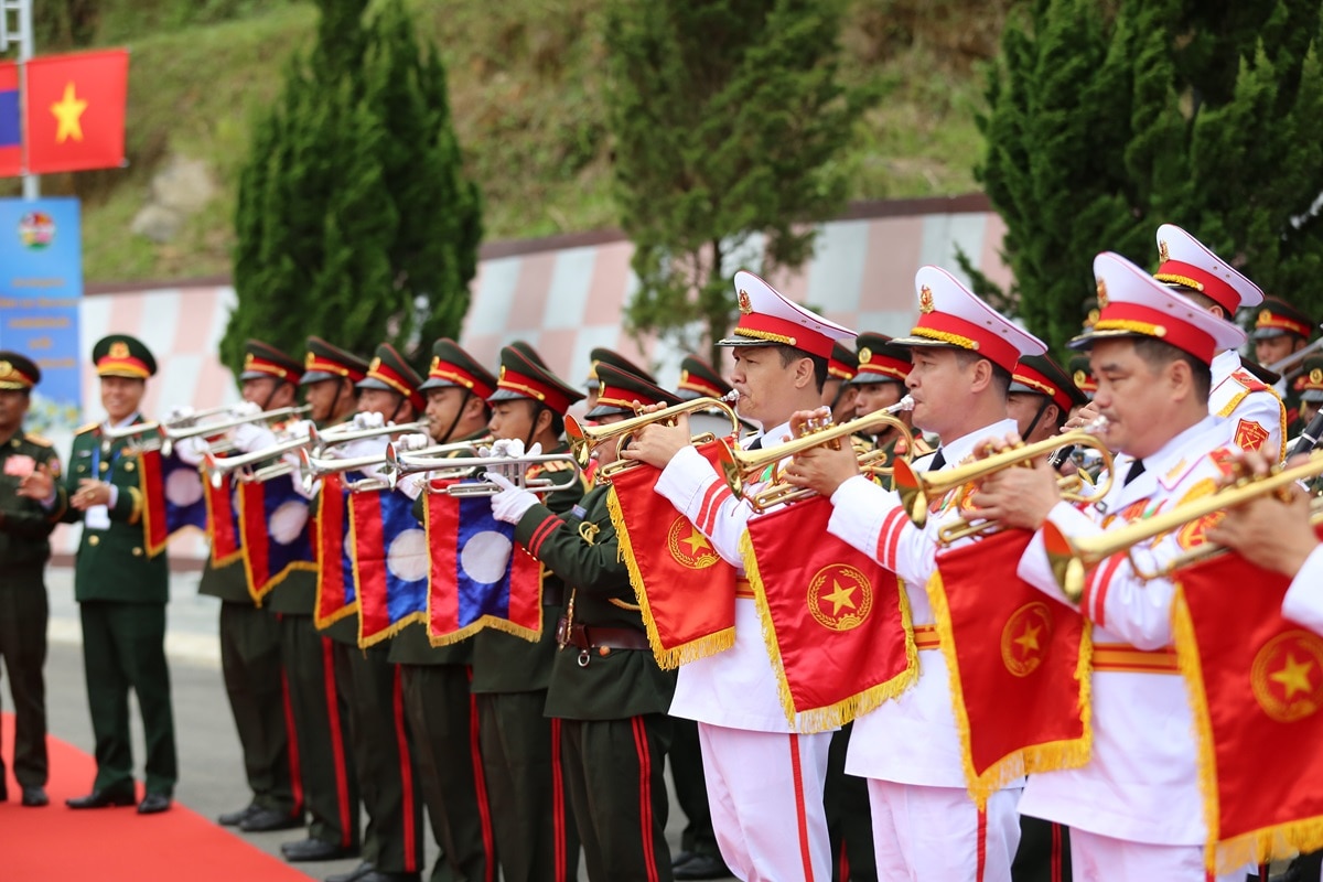 Đại tướng Phan Văn Giang và Bộ trưởng Quốc phòng Lào duyệt đội danh dự tại Sơn La- Ảnh 9.