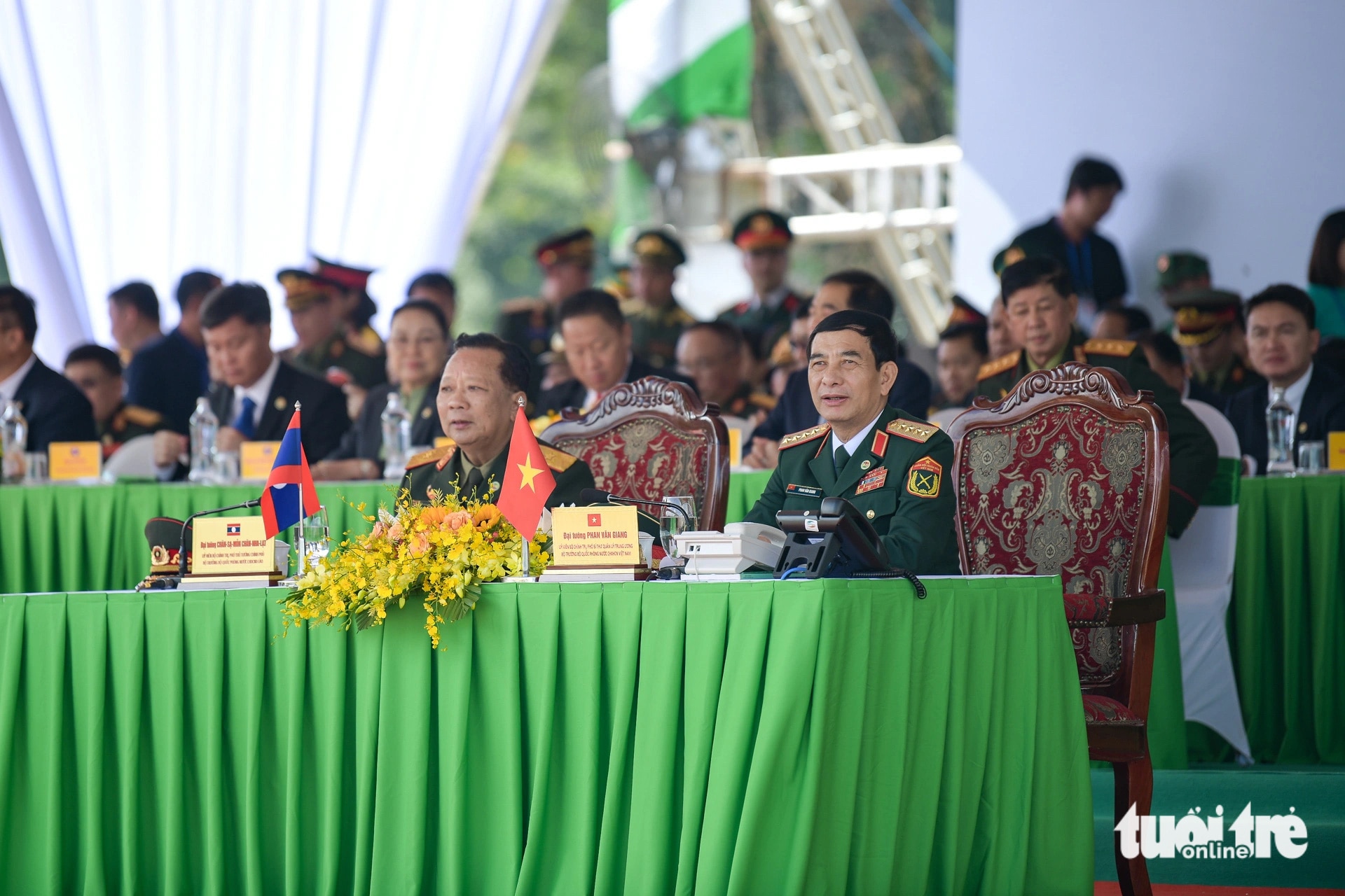 Hai bộ trưởng chủ trì Giao lưu hữu nghị quốc phòng biên giới Việt Nam - Lào lần thứ hai - Ảnh 6.