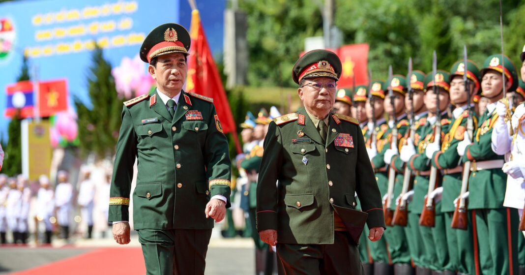 Hai bộ trưởng chủ trì Giao lưu hữu nghị quốc phòng biên giới Việt Nam - Lào lần thứ hai
